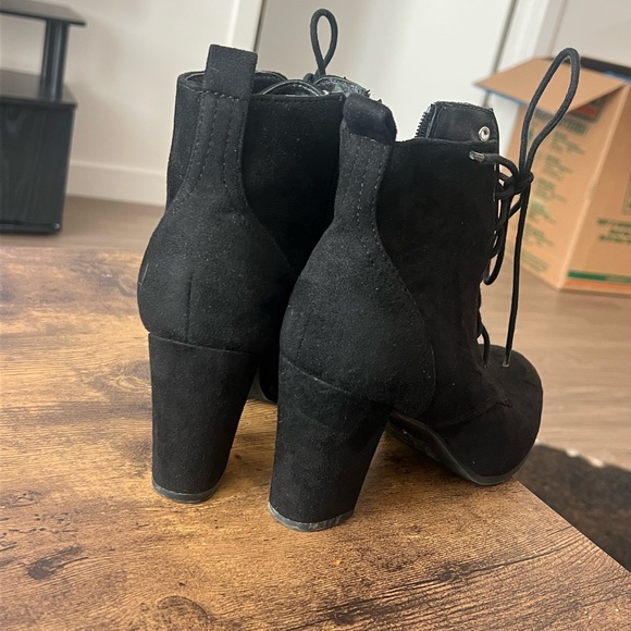 Black lace up booties - Picture 2 of 2